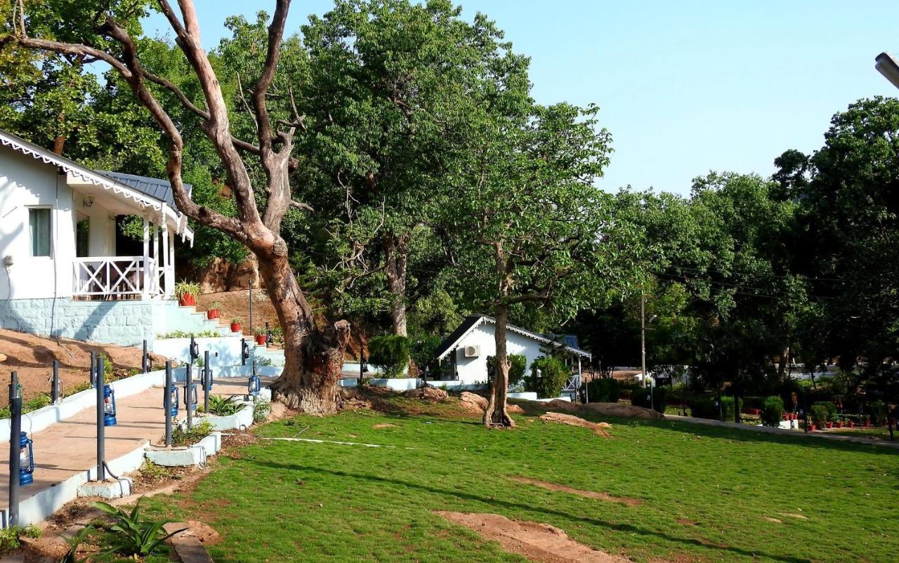 Greendale Resort Pachmarhī Buitenkant foto